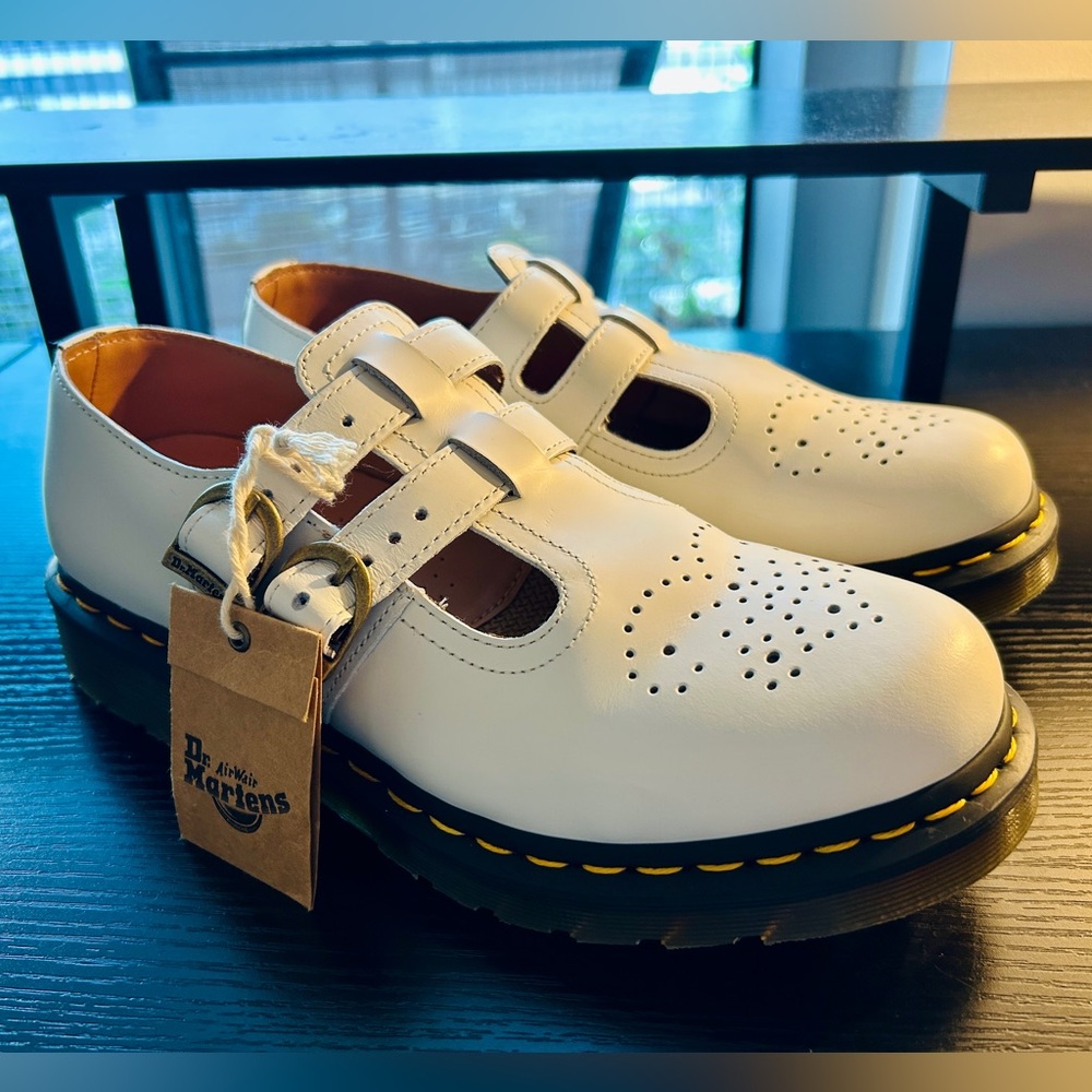 Dr. Martin 8065 white